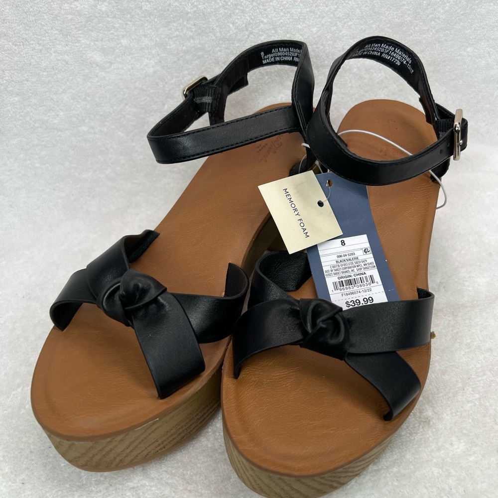 Universal Threads, tan with black straps platform
